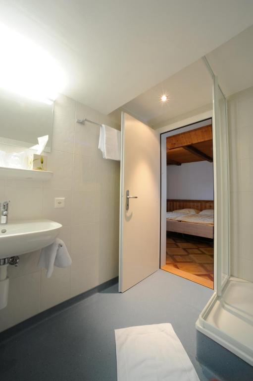 Auberge Du Prevoux Le Locle Room photo
